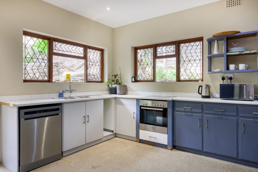 5 Bedroom Property for Sale in Fresnaye Western Cape